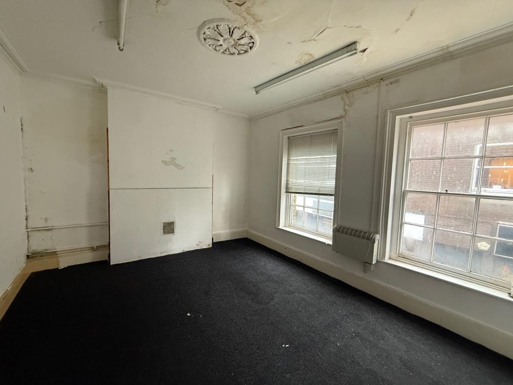 Lot: 73 - VACANT UPPER FLOOR WITH POTENTIAL IN HIGH STREET LOCATION - First floor front room one with window to front